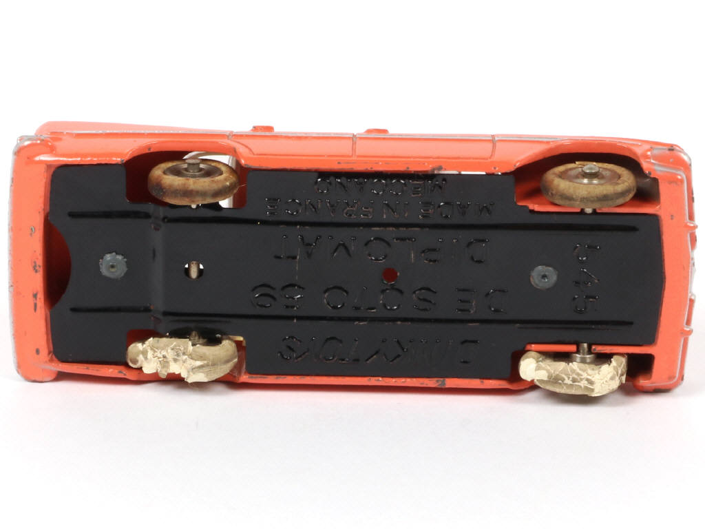 Lot 329 - DINKY TOYS (FRANCE) (1)