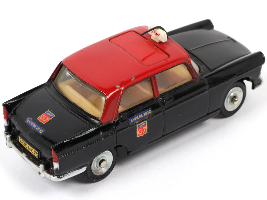 Lot 230 - DINKY TOYS (FRANCE) (1)