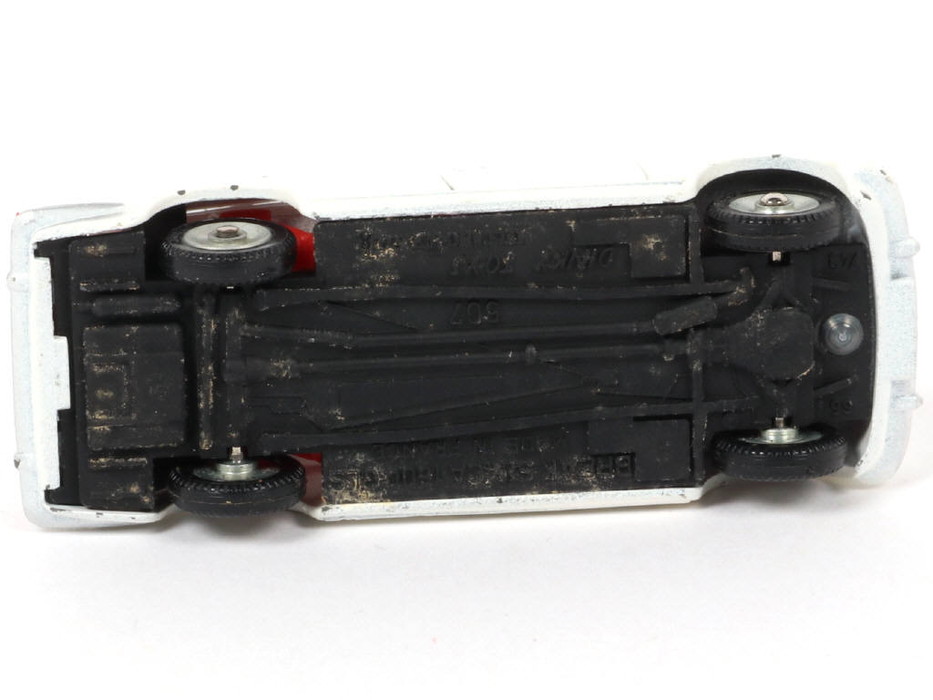 Lot 251 - DINKY TOYS (FRANCE) (1)