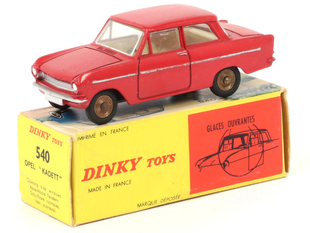 Lot 318 - DINKY TOYS (FRANCE) (1)