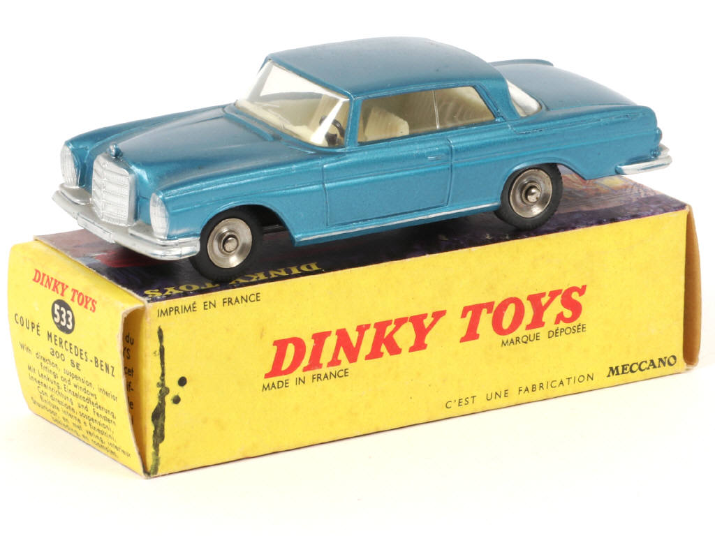 Lot 305 - DINKY TOYS (FRANCE) (1)