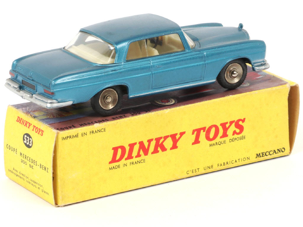 Lot 305 - DINKY TOYS (FRANCE) (1)