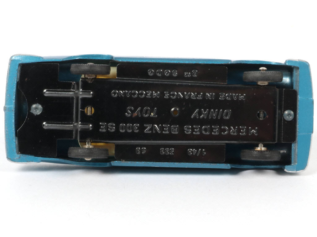 Lot 305 - DINKY TOYS (FRANCE) (1)