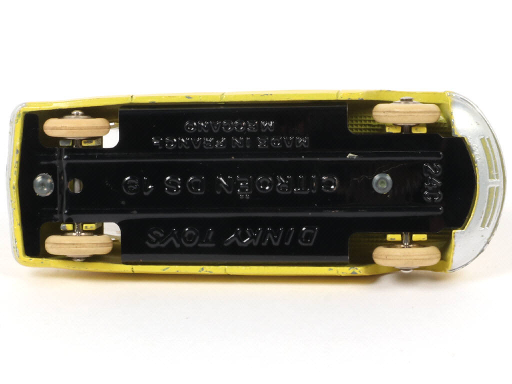 Lot 210 - DINKY TOYS (FRANCE) (1)