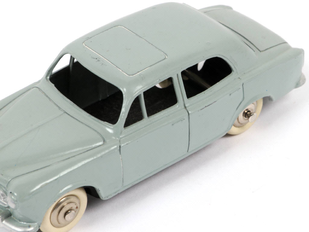 Lot 203 - DINKY TOYS (FRANCE) (1)