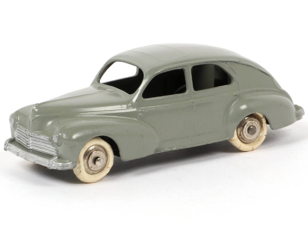 Lot 179 - DINKY TOYS (FRANCE) (1)