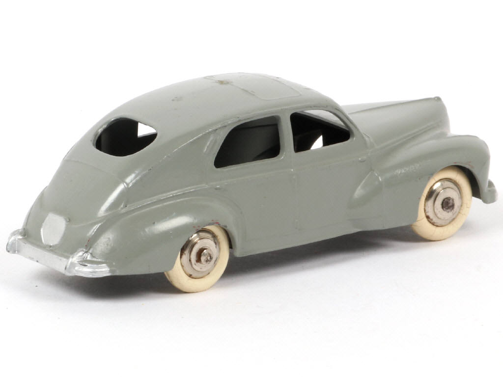 Lot 181 - DINKY TOYS (FRANCE) (1)