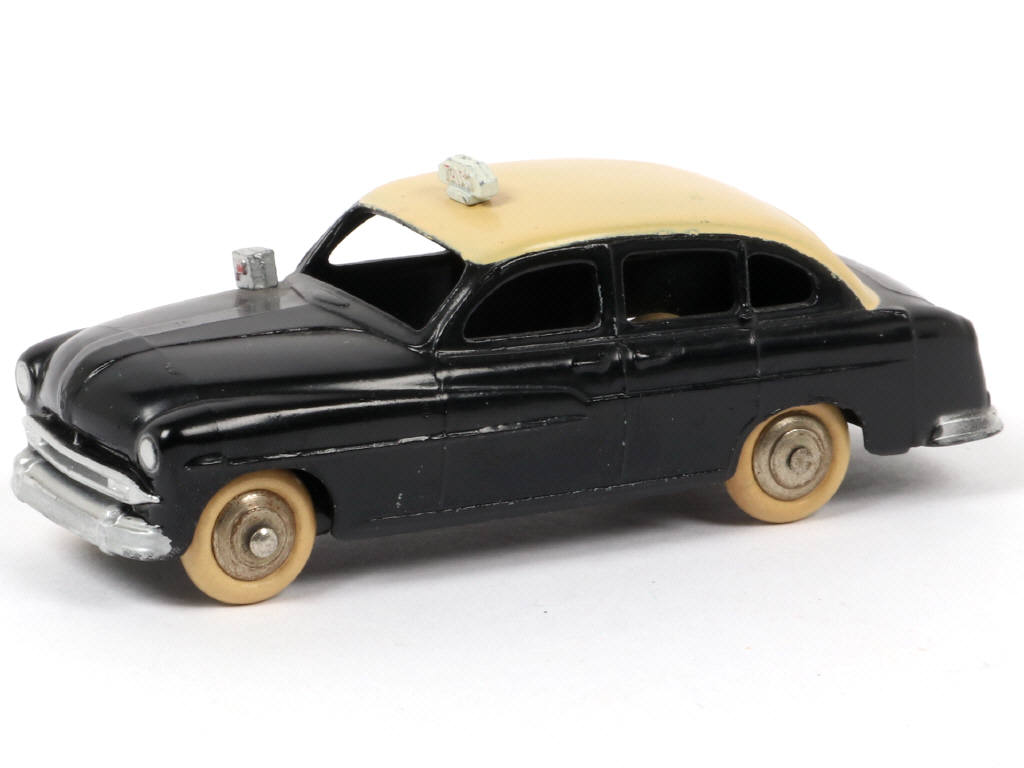 Lot 192 - DINKY TOYS (FRANCE) (1)