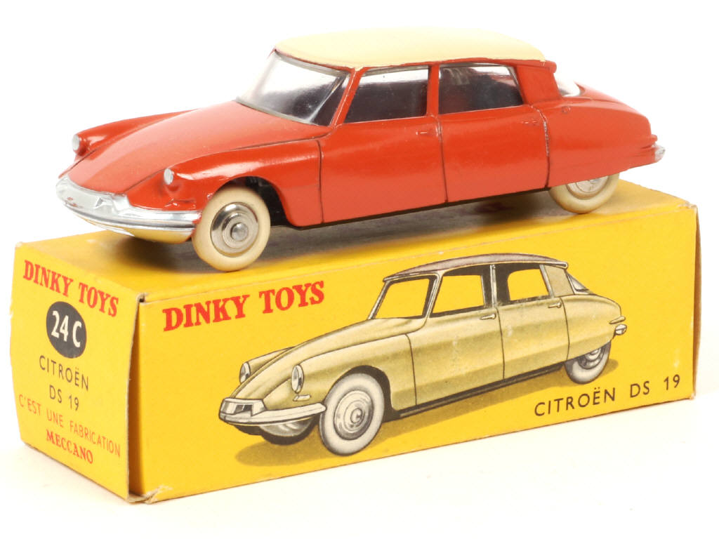 Lot 369 - DINKY TOYS (FRANCE) (1)