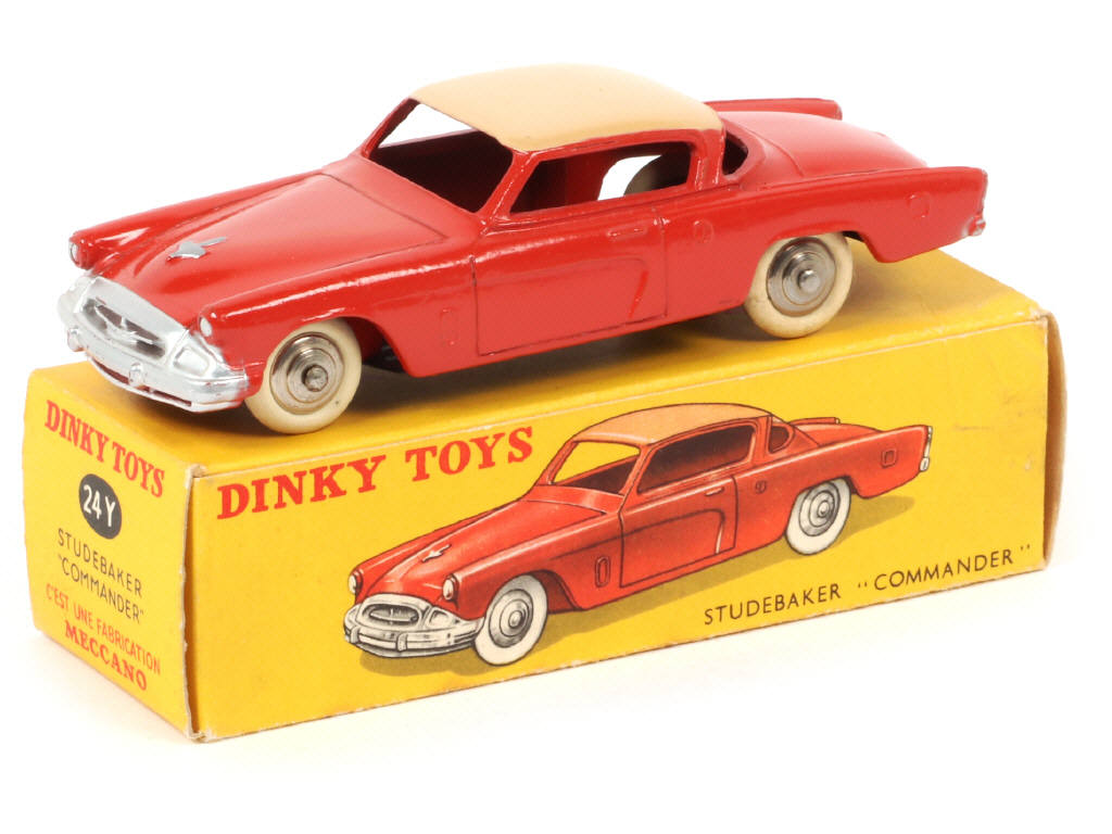 Lot 391 - DINKY TOYS (FRANCE) (1)