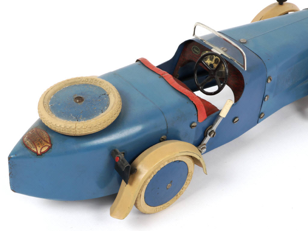 Lot 84 - MECCANO (FRANCE) (1)