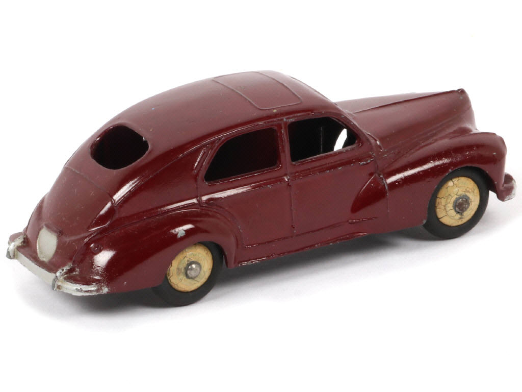 Lot 354 - DINKY TOYS (FRANCE) (1)