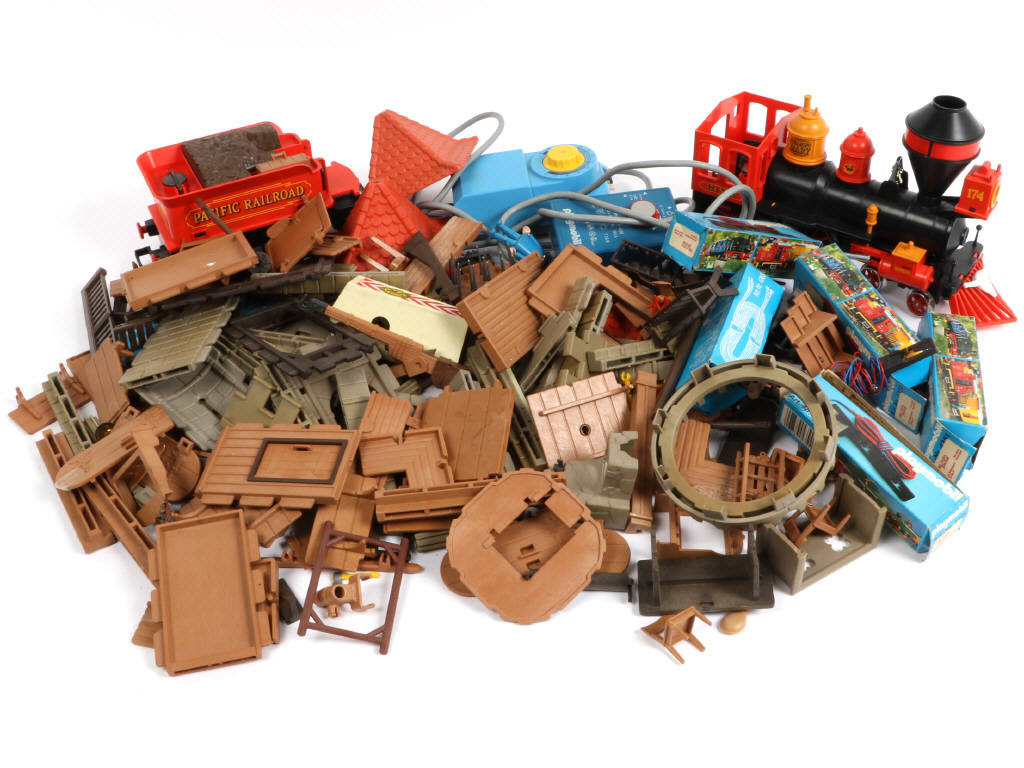 Lot 14 - PLAYMOBIL (ALLEMAGNE) (100)