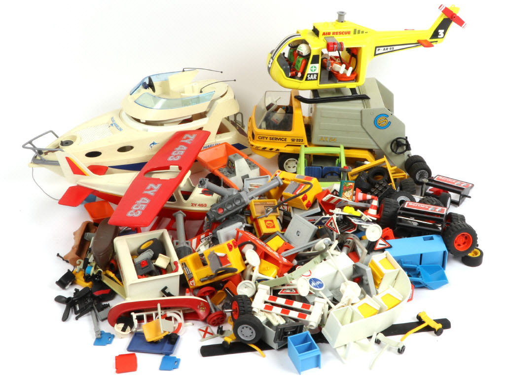 Lot 13 - PLAYMOBIL (ALLEMAGNE) (8)