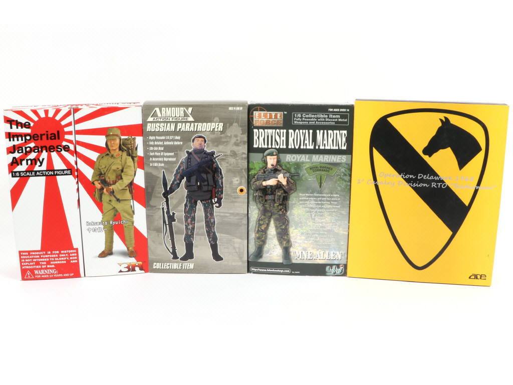 Lot 132 - DIVERS (4)