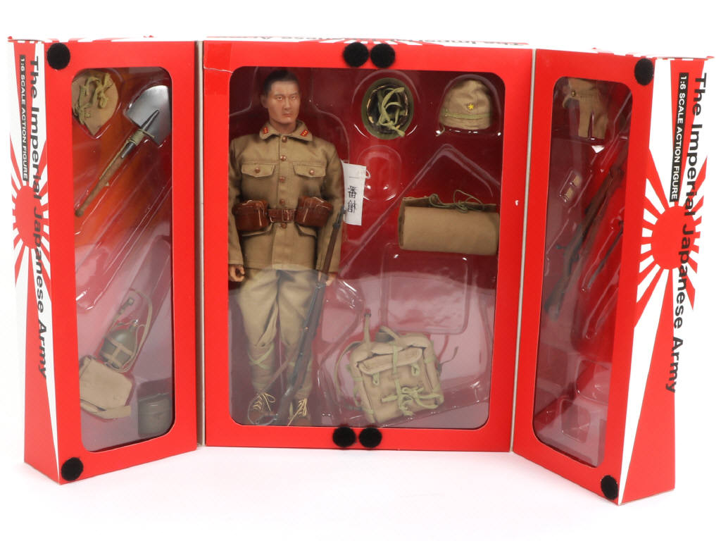 Lot 132 - DIVERS (4)