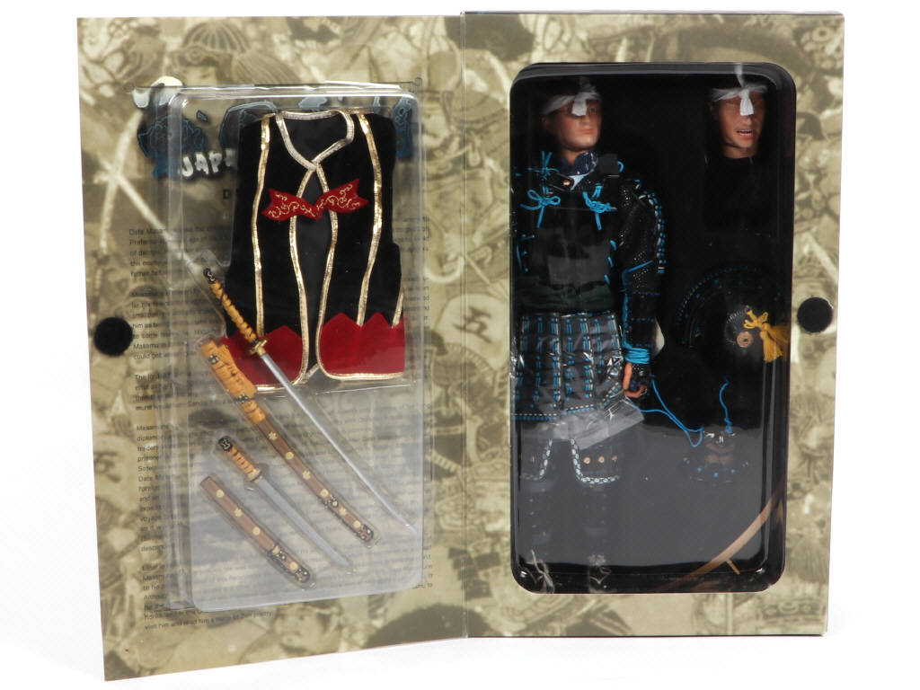 Lot 127 - DIVERS (3)