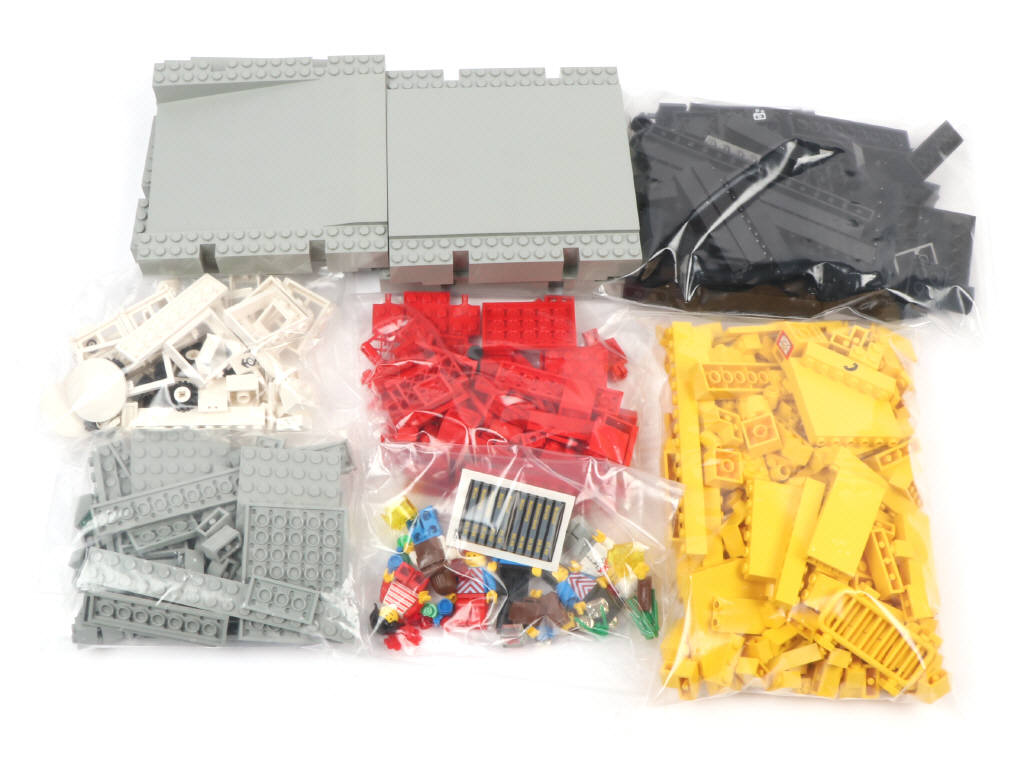 Lot 36 - LEGO (DANEMARK) (1)
