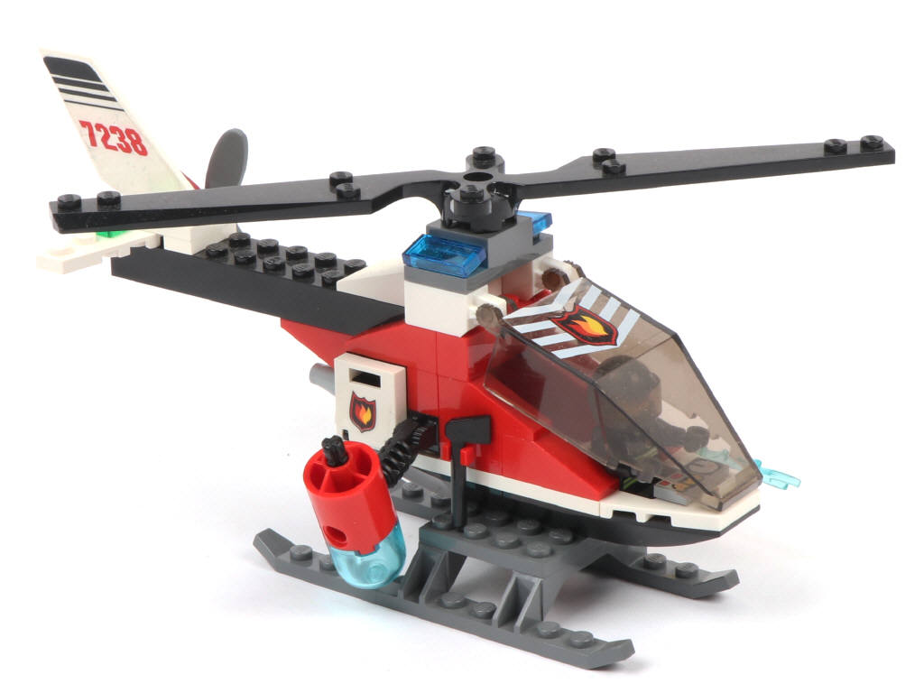 Lot 32 - LEGO (DANEMARK) (4)