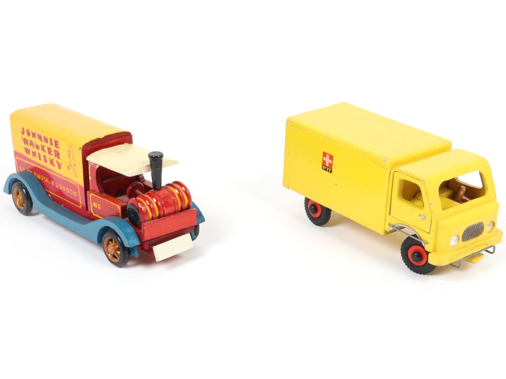 Lot 102 - DIVERS (4)