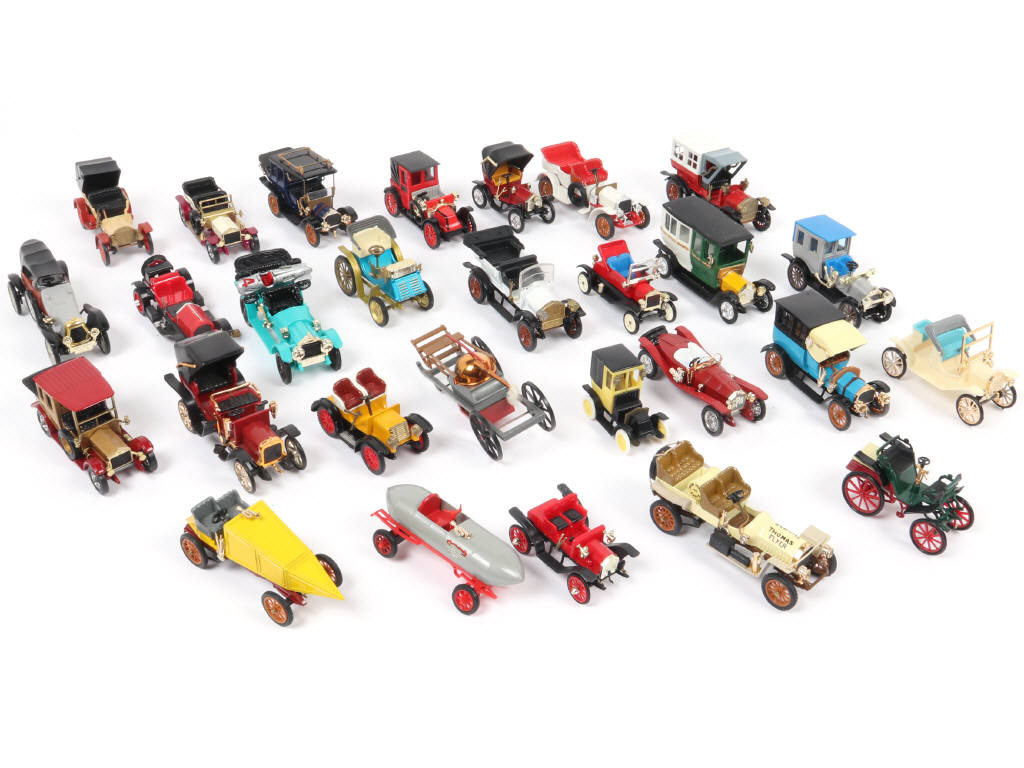 Lot 180 - DIVERS (28)