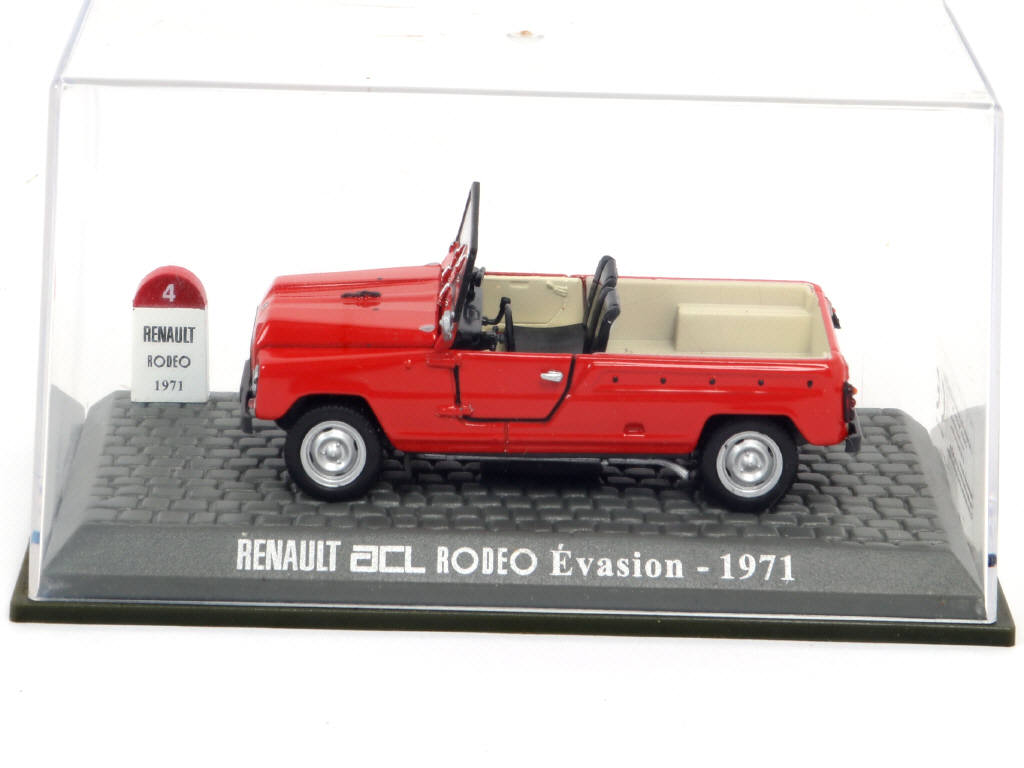 Lot 220 - DIVERS (12)