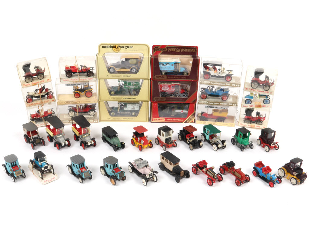 Lot 186 - DIVERS (38)