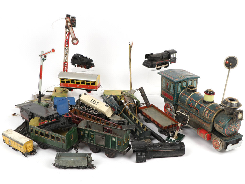 Lot 74 - DIVERS (20)
