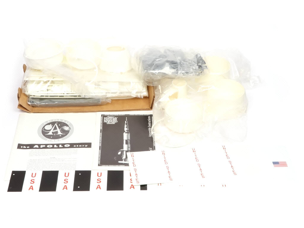 Lot 51 - REVELL (USA) (1)