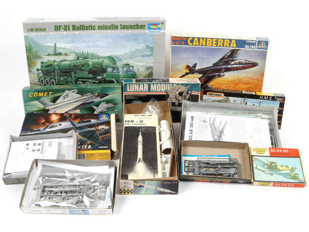 Lot 42 - DIVERS (14)