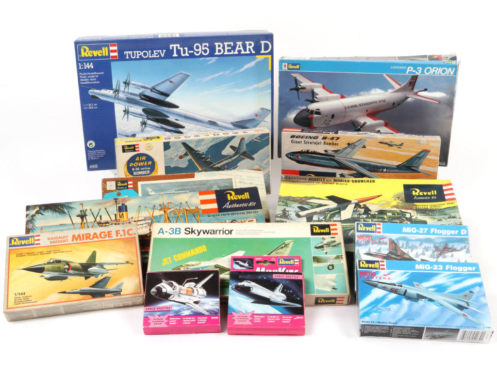 Lot 58 - REVELL (USA) (14)