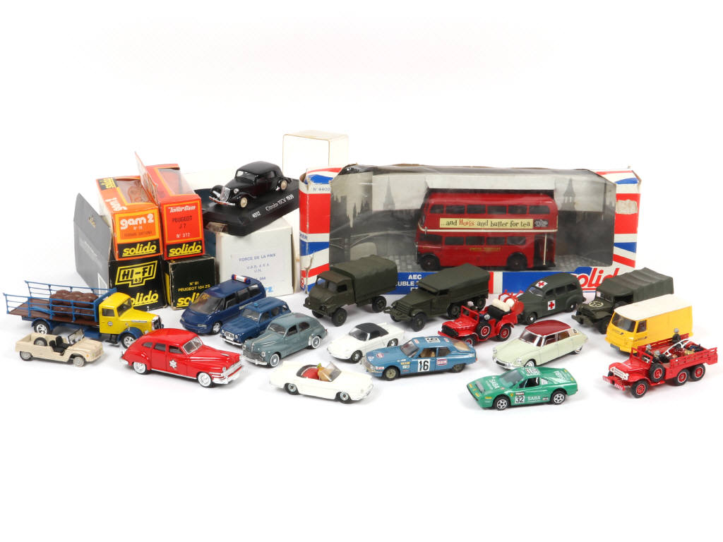 Lot 68 - DIVERS (25)
