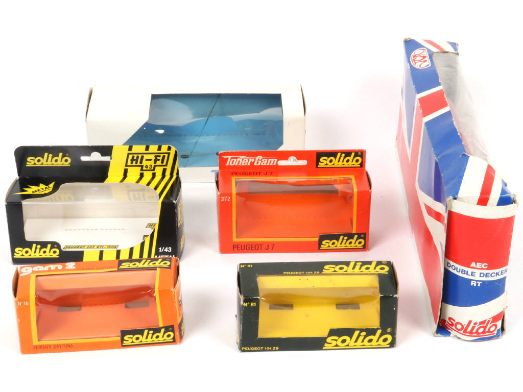 Lot 68 - DIVERS (25)