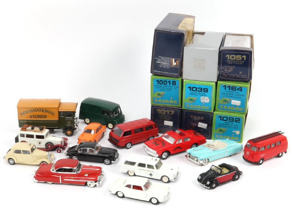Lot 67 - DIVERS (23)