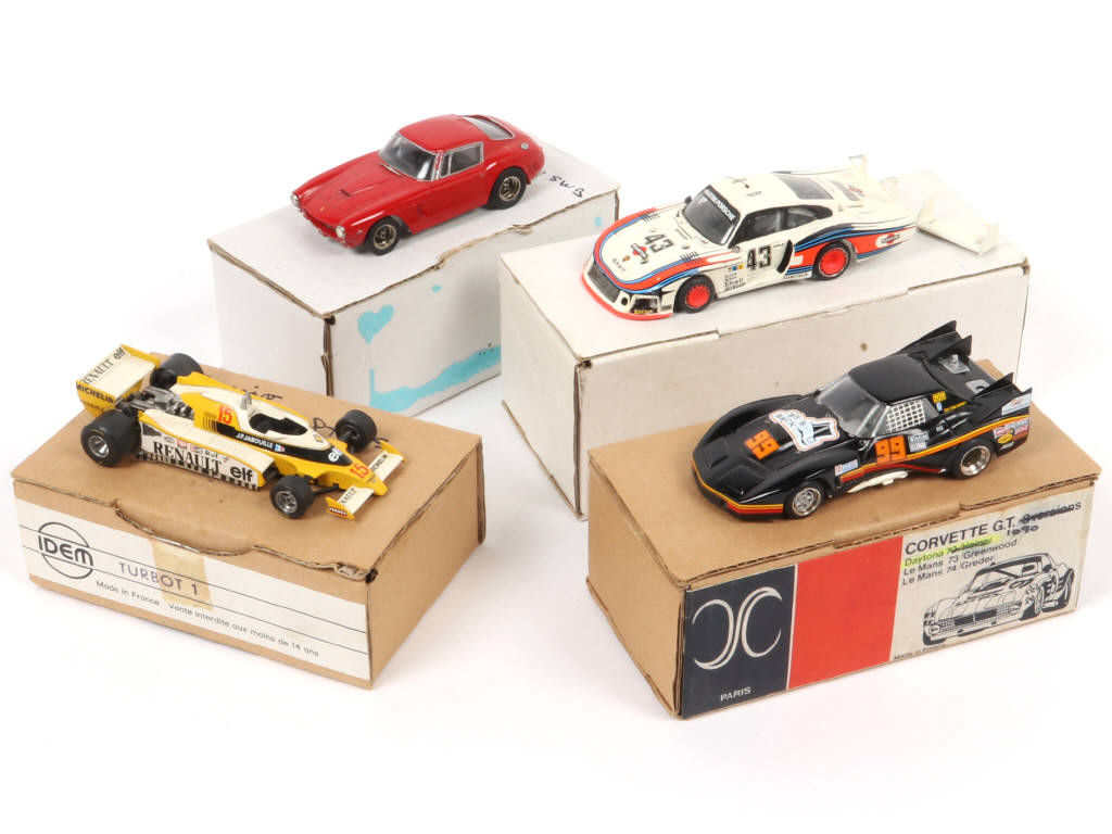 Lot 47 - DIVERS (4)