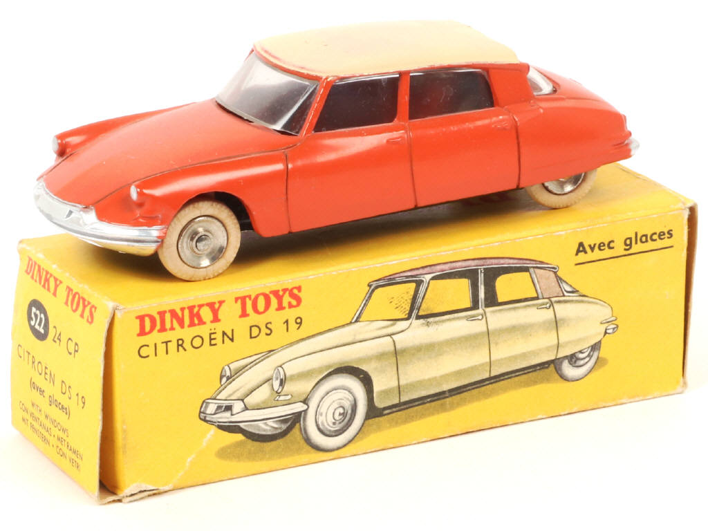 Lot 162 - DINKY TOYS (FRANCE) (1)