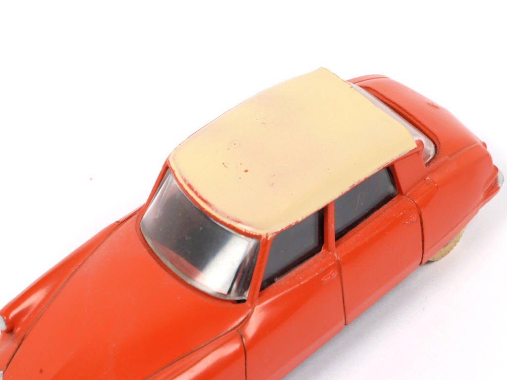 Lot 162 - DINKY TOYS (FRANCE) (1)