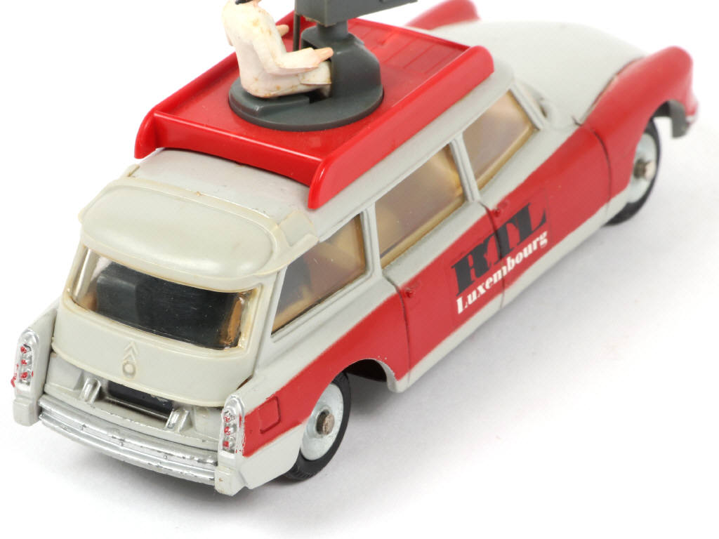 Lot 169 - DINKY TOYS (FRANCE) (1)