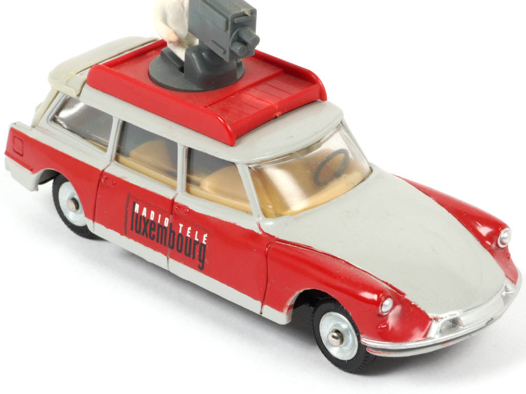 Lot 168 - DINKY TOYS (FRANCE) (1)