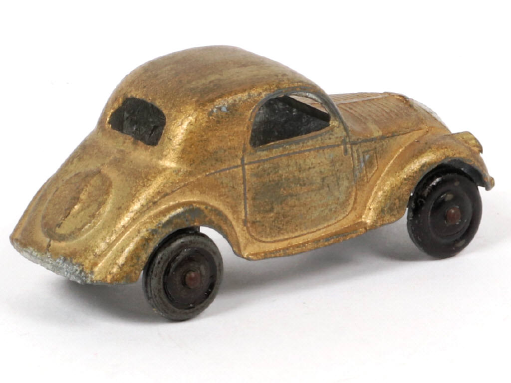 Lot 131 - DINKY TOYS (FRANCE) (1)