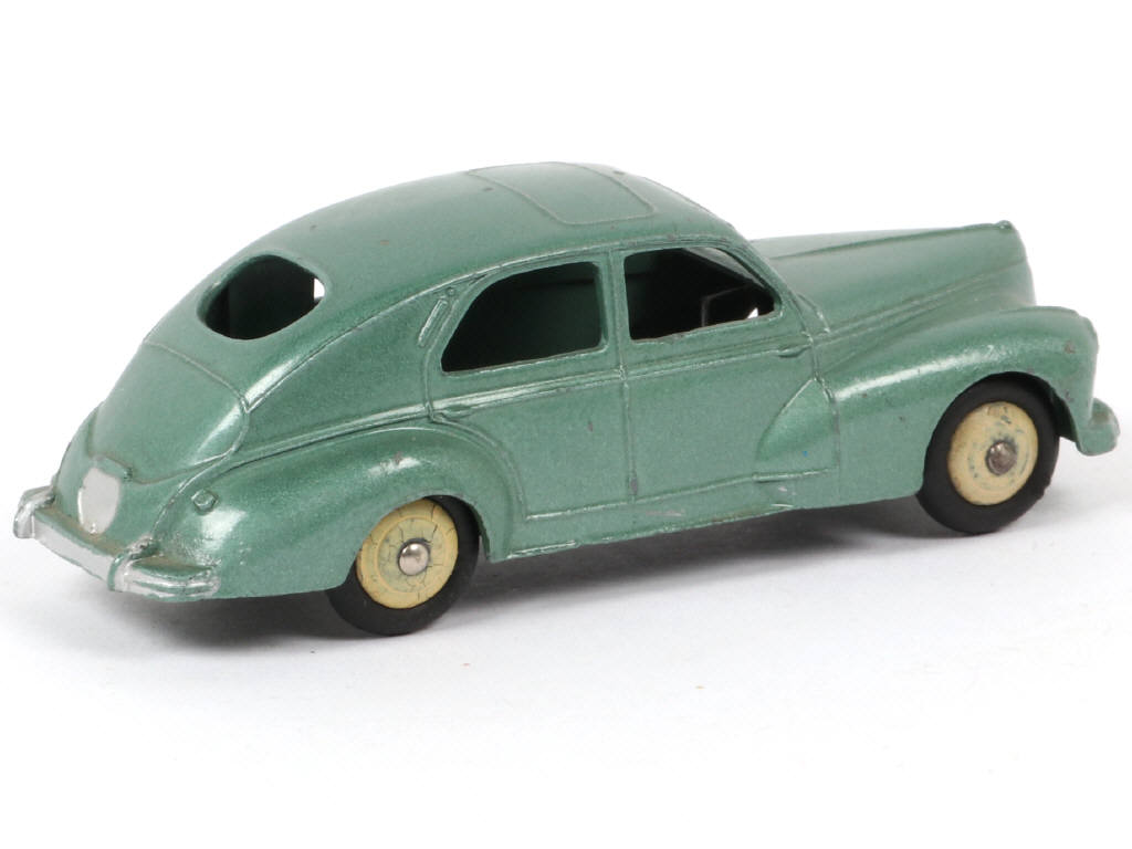 Lot 142 - DINKY TOYS (FRANCE) (1)