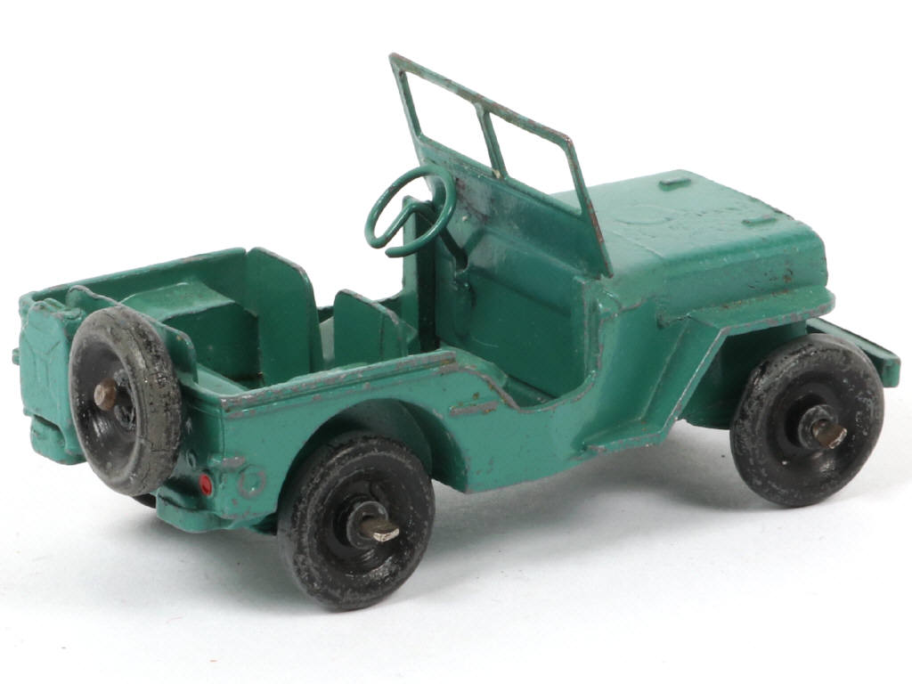 Lot 132 - DINKY TOYS (FRANCE) (1)