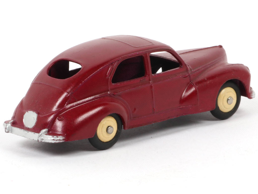 Lot 141 - DINKY TOYS (FRANCE) (1)