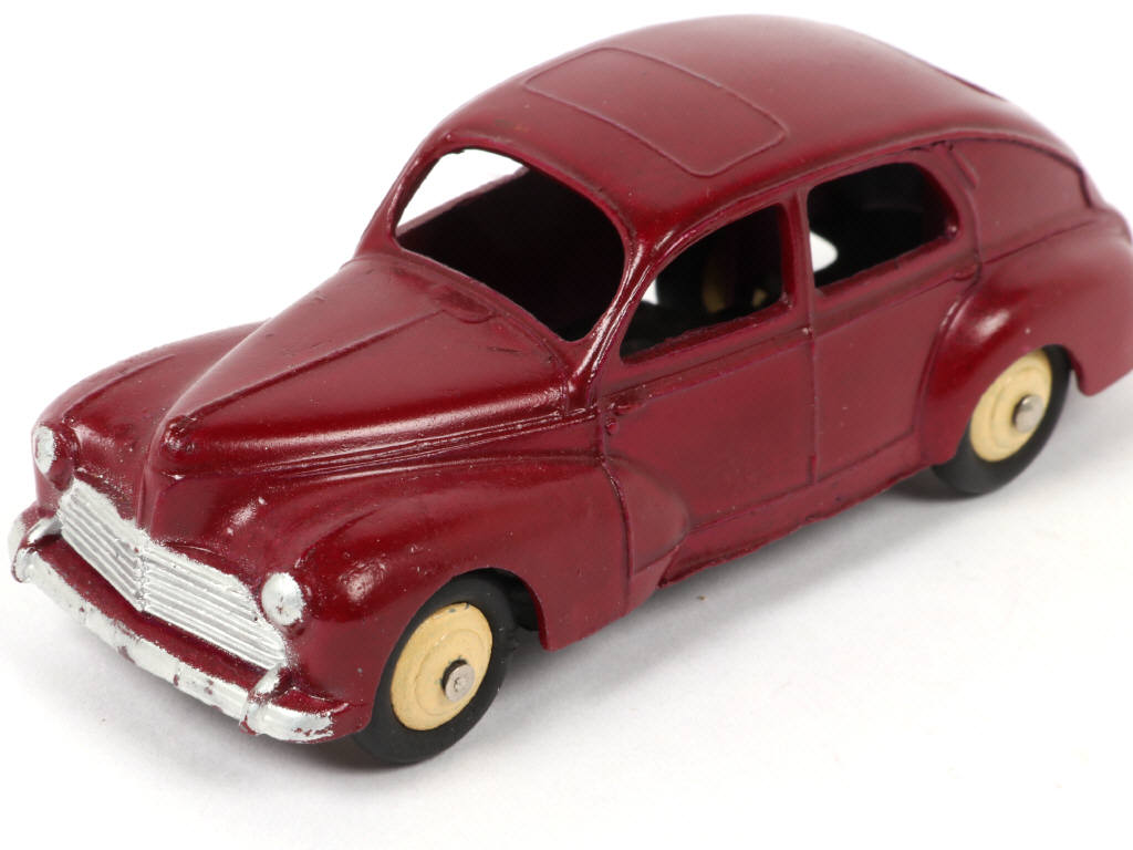 Lot 141 - DINKY TOYS (FRANCE) (1)