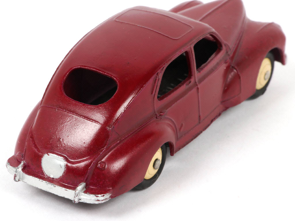 Lot 141 - DINKY TOYS (FRANCE) (1)