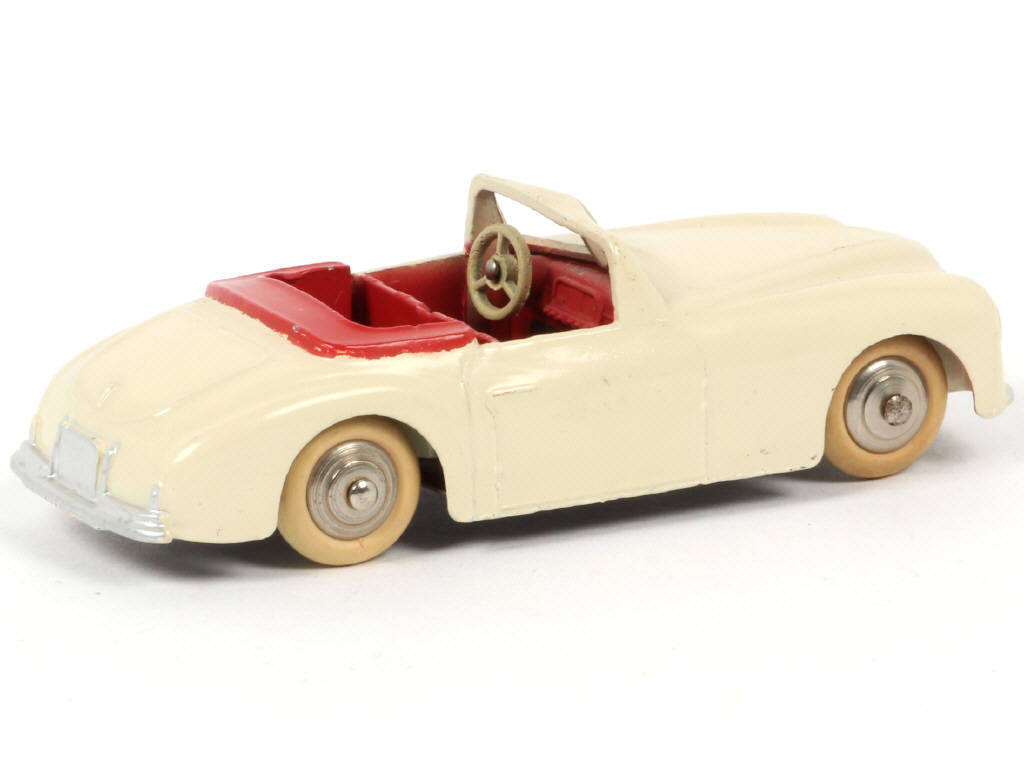 Lot 143 - DINKY TOYS (FRANCE) (1)