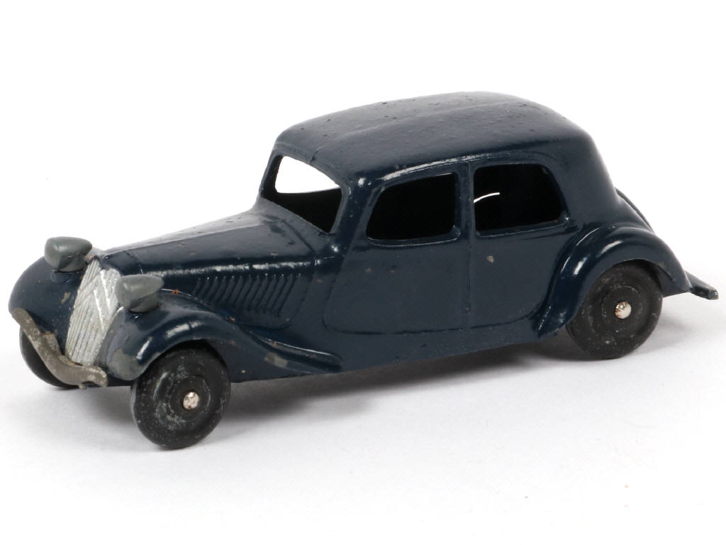 Lot 134 - DINKY TOYS (FRANCE) (1)