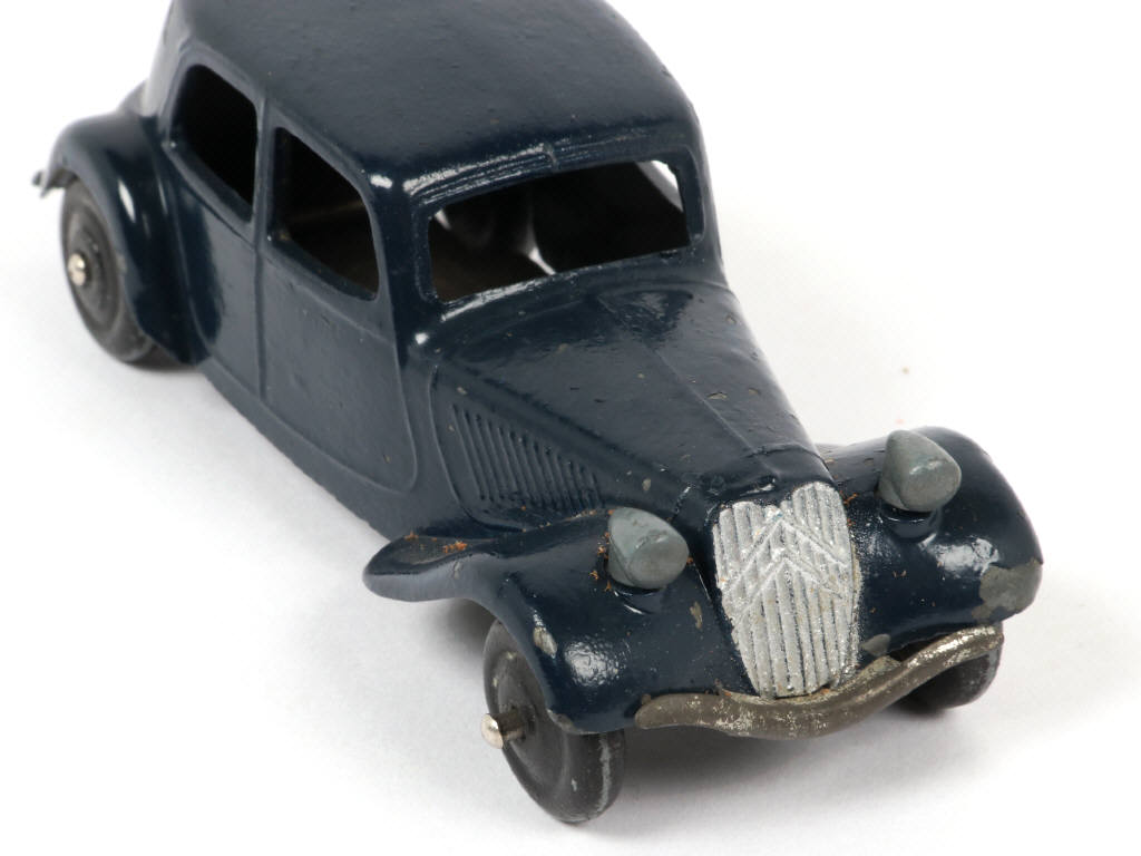 Lot 134 - DINKY TOYS (FRANCE) (1)