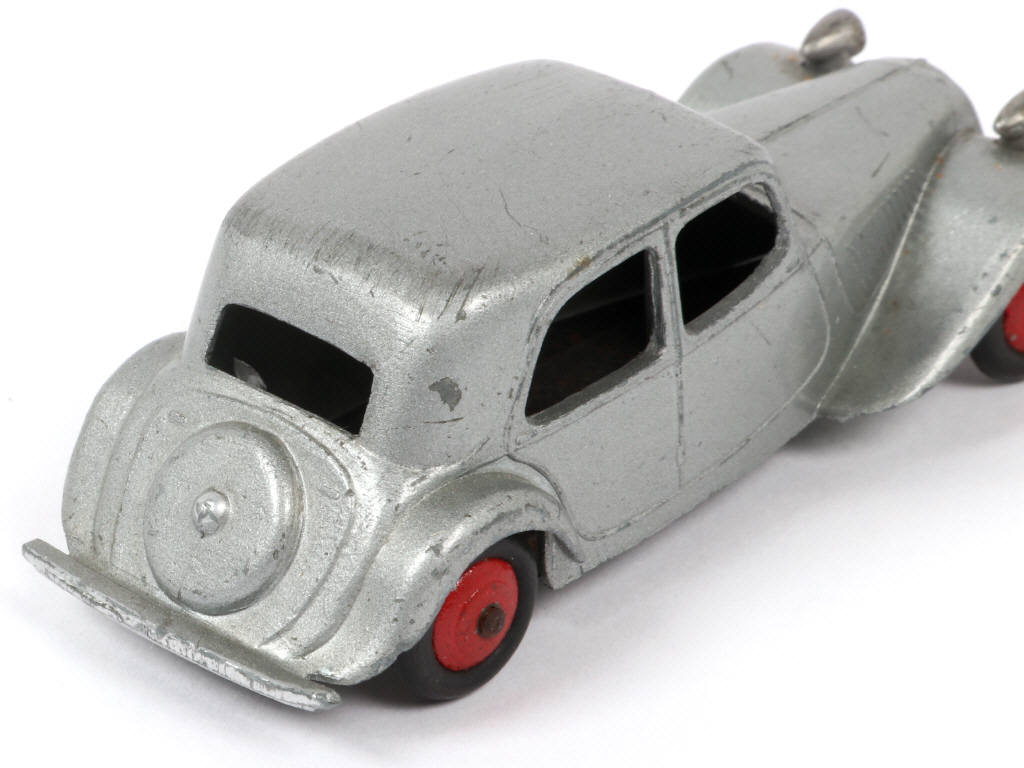 Lot 137 - DINKY TOYS (FRANCE) (1)