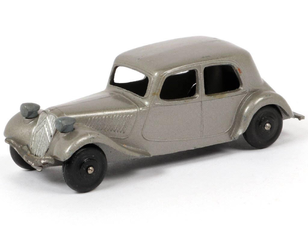 Lot 135 - DINKY TOYS (FRANCE) (1)
